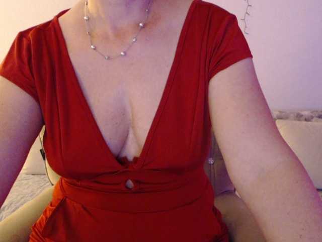 goodSnowQueen live cam on BongaCams