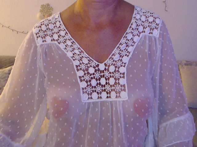 goodSnowQueen live cam on BongaCams