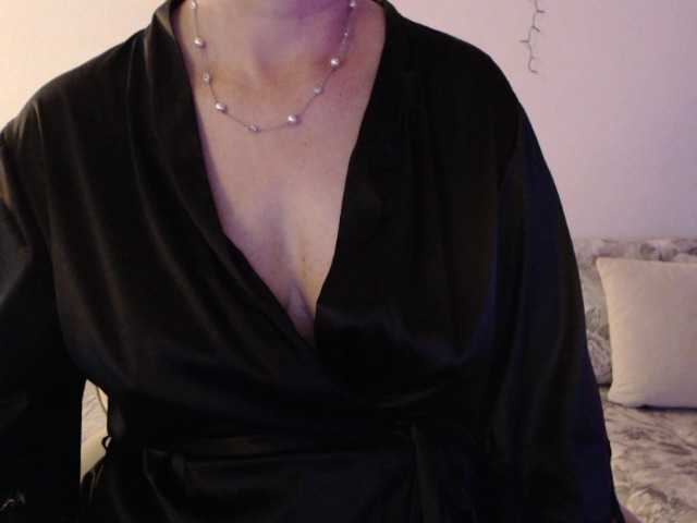 goodSnowQueen live cam on BongaCams