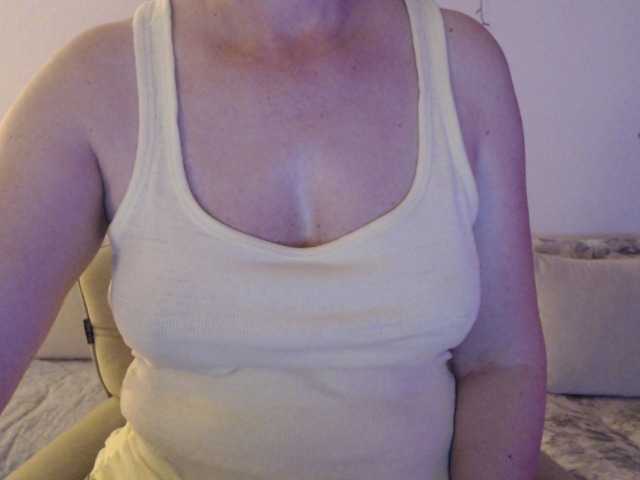 goodSnowQueen's BongaCams show and profile