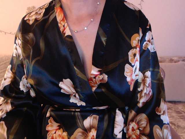 goodSnowQueen live cam on BongaCams