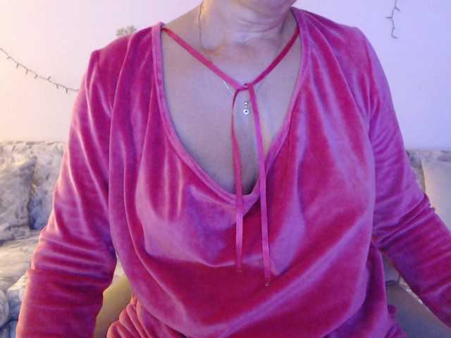 goodSnowQueen live cam on BongaCams
