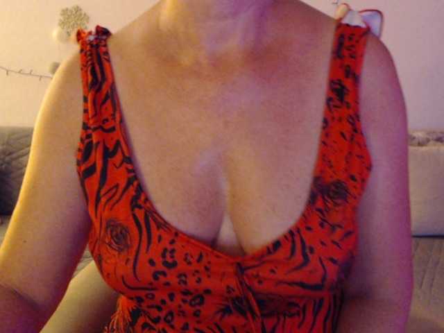 goodSnowQueen live cam on BongaCams