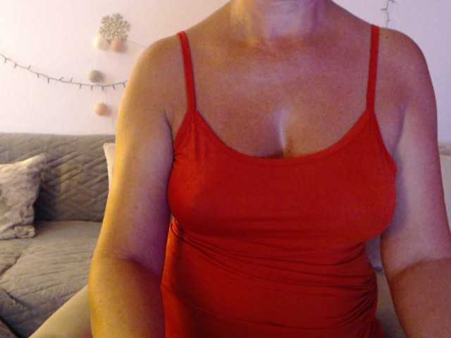goodSnowQueen live cam on BongaCams