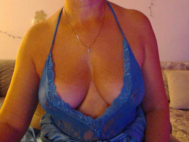 goodSnowQueen live cam on BongaCams