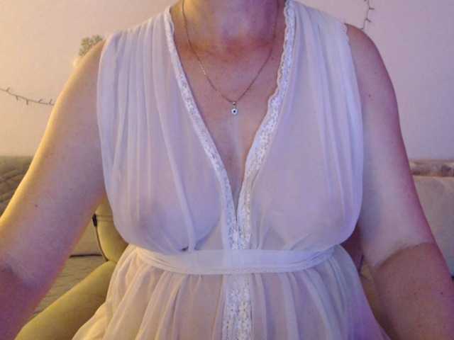 goodSnowQueen live cam on BongaCams