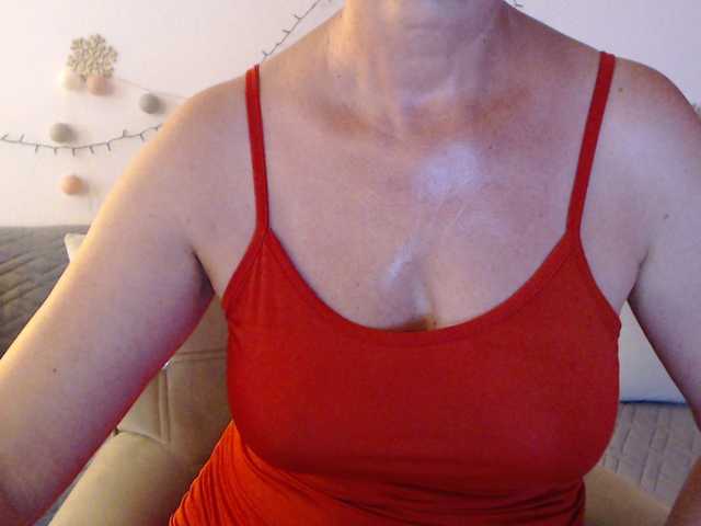 goodSnowQueen live cam on BongaCams
