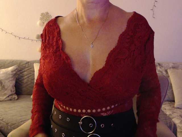 goodSnowQueen live cam on BongaCams