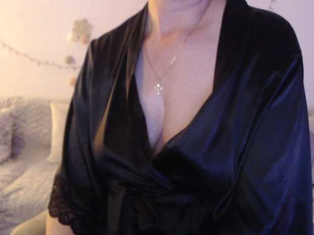 goodSnowQueen's BongaCams show and profile