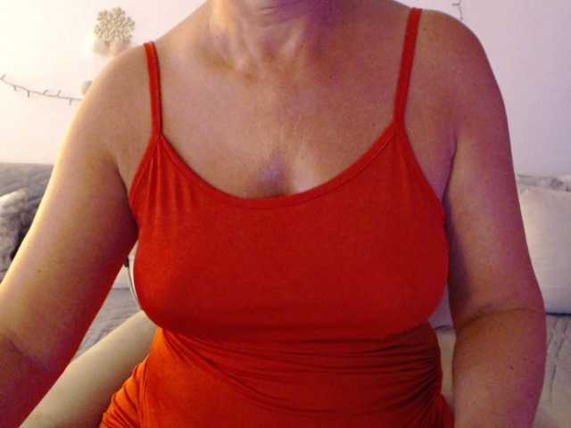 goodSnowQueen live cam on BongaCams