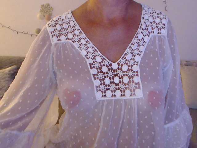 goodSnowQueen live cam on BongaCams