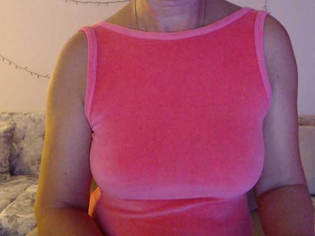 goodSnowQueen live cam on BongaCams