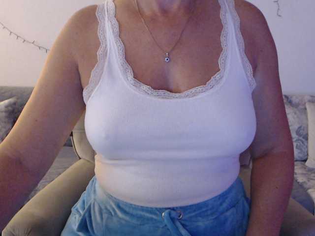 goodSnowQueen live cam on BongaCams