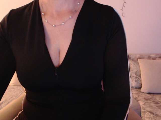 goodSnowQueen live cam on BongaCams