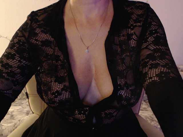 goodSnowQueen live cam on BongaCams