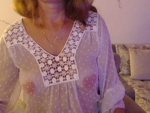 goodSnowQueen live cam preview