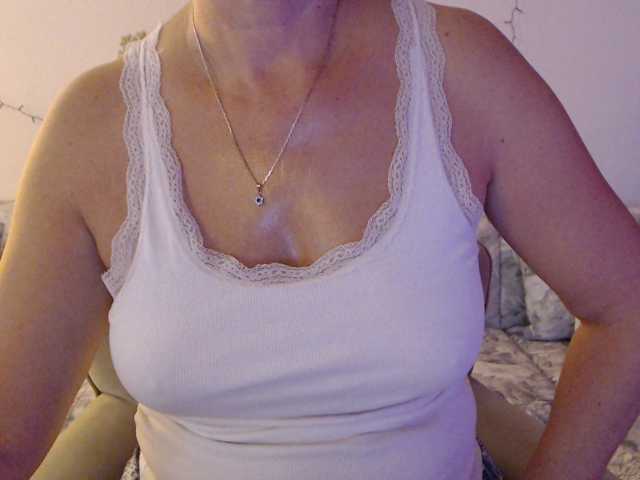 goodSnowQueen live cam on BongaCams