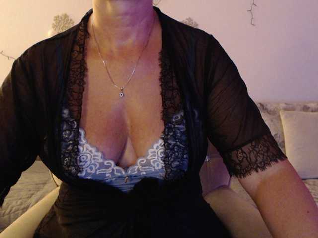 goodSnowQueen live cam preview