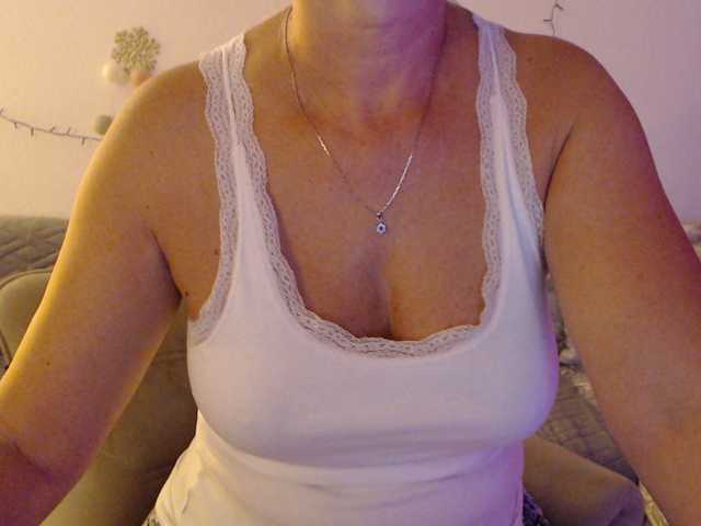 goodSnowQueen live cam preview