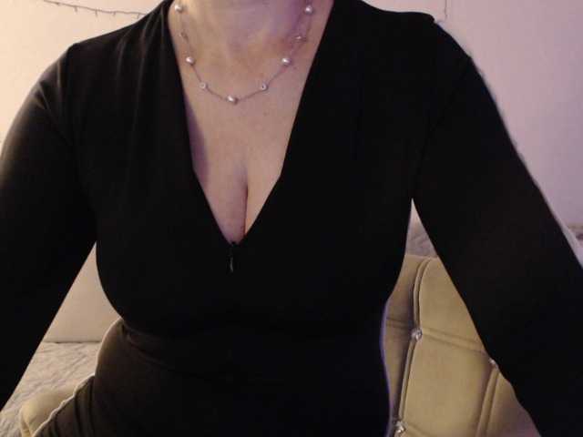 goodSnowQueen live cam on BongaCams