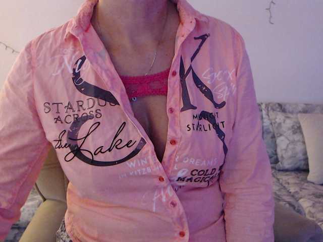 goodSnowQueen live cam on BongaCams