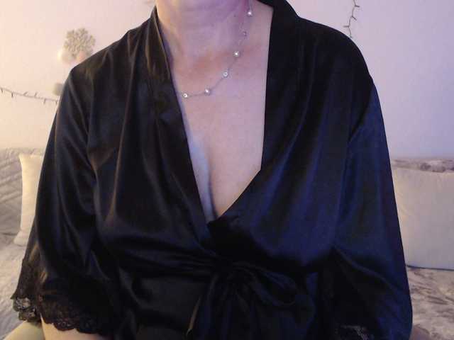 goodSnowQueen's BongaCams show and profile