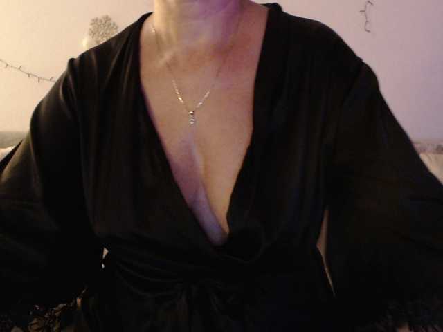 goodSnowQueen live cam on BongaCams