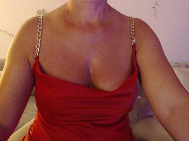 goodSnowQueen live cam on BongaCams