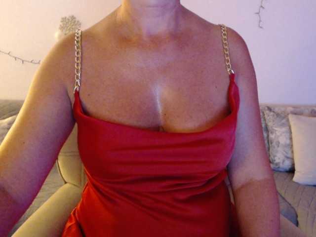 goodSnowQueen live cam on BongaCams