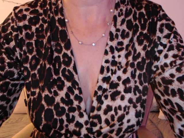 goodSnowQueen live cam on BongaCams