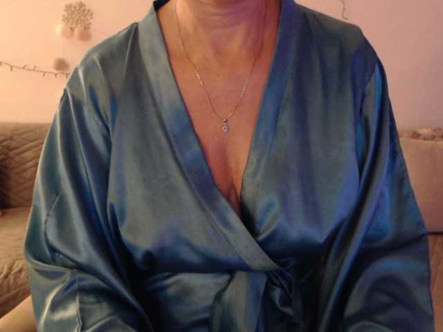 goodSnowQueen live cam on BongaCams