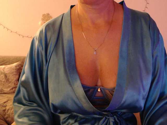 goodSnowQueen live cam on BongaCams