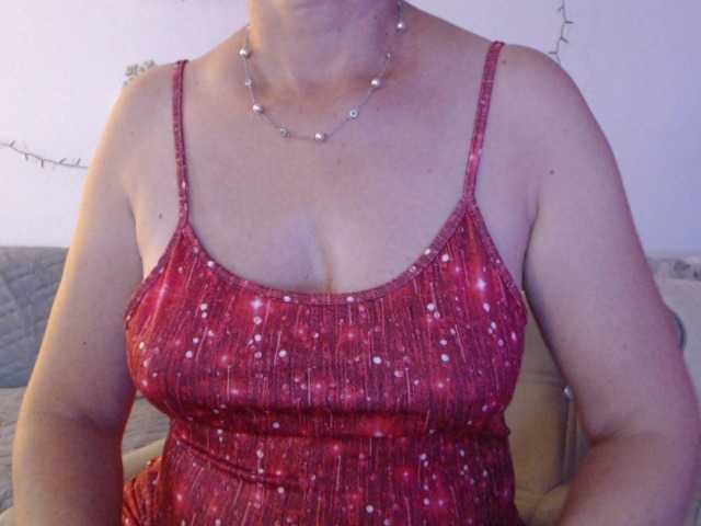 goodSnowQueen live cam on BongaCams