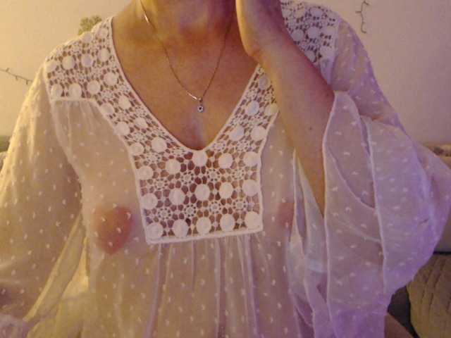 goodSnowQueen live cam on BongaCams