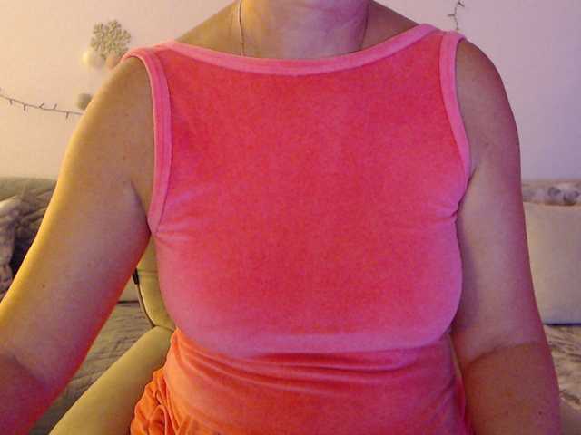 goodSnowQueen live cam on BongaCams