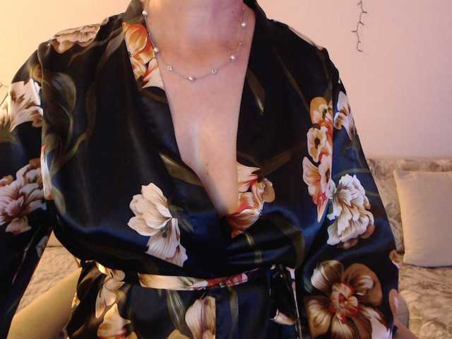 goodSnowQueen live cam on BongaCams