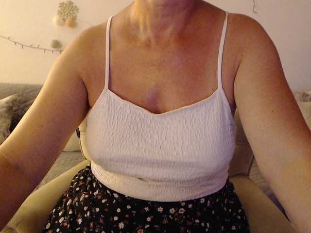 goodSnowQueen live cam on BongaCams