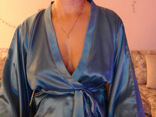 goodSnowQueen live cam on BongaCams
