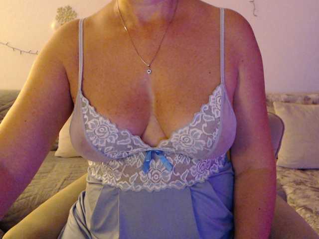 goodSnowQueen live cam on BongaCams