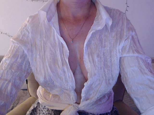 goodSnowQueen live cam on BongaCams