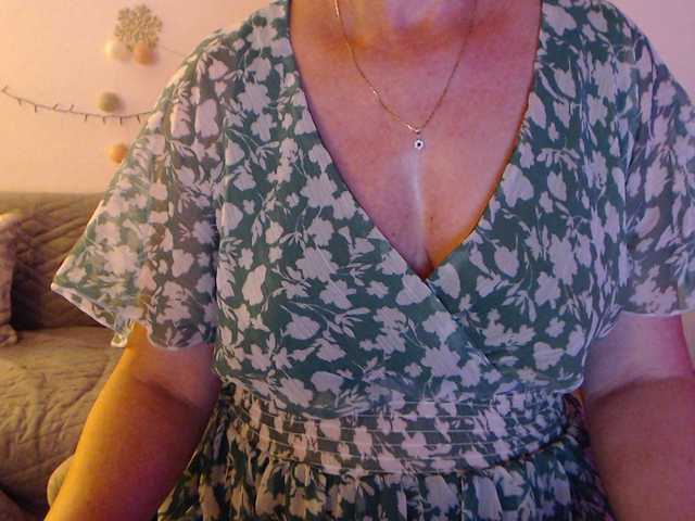 goodSnowQueen live cam on BongaCams