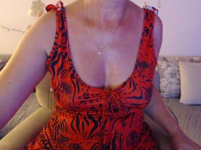 goodSnowQueen live cam on BongaCams