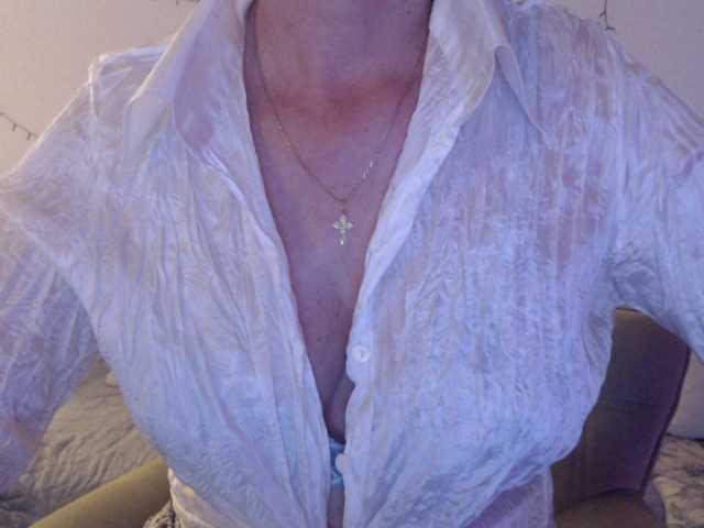 goodSnowQueen's BongaCams show and profile