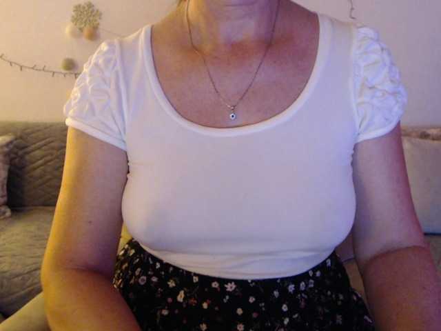 goodSnowQueen live cam on BongaCams
