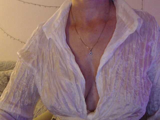 le modèle goodSnowQueen est en webcam porno dans un show sur le site bongacams, il possède les tags suivants: White/Caucasian,Brunette,Shaved