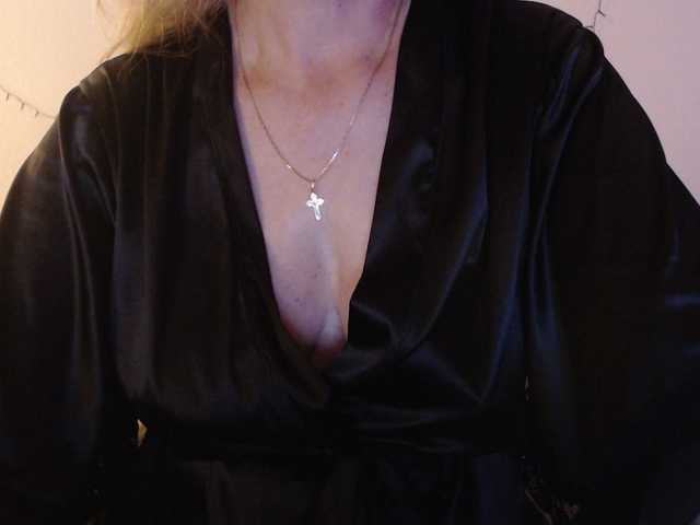 goodSnowQueen's BongaCams show and profile
