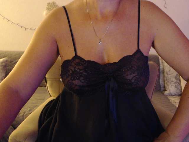 goodSnowQueen live cam on BongaCams