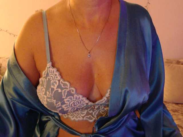 goodSnowQueen live cam on BongaCams