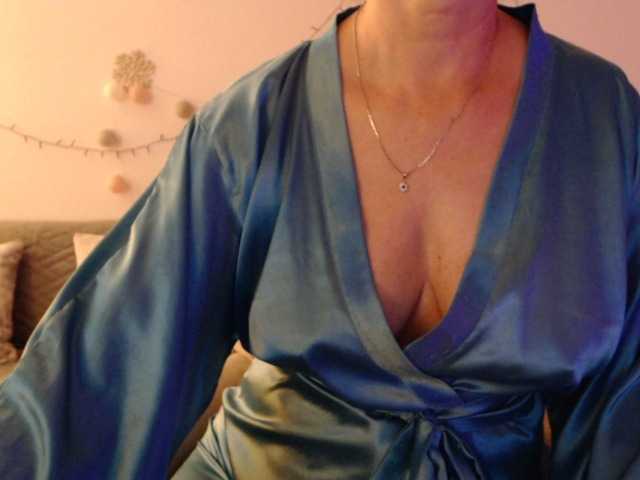 goodSnowQueen live cam on UnifiedCams