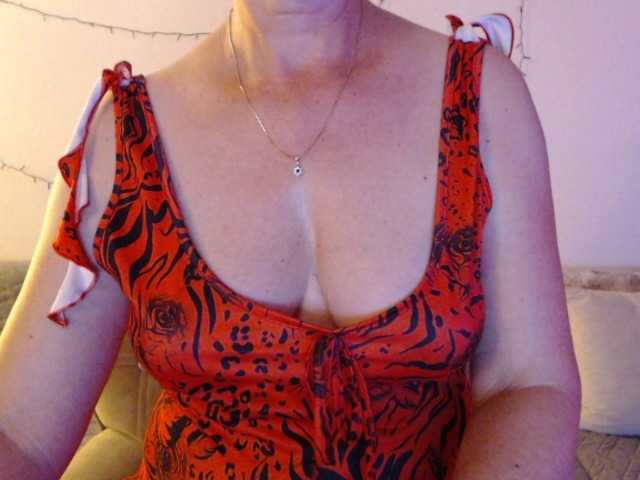 goodSnowQueen live cam on BongaCams